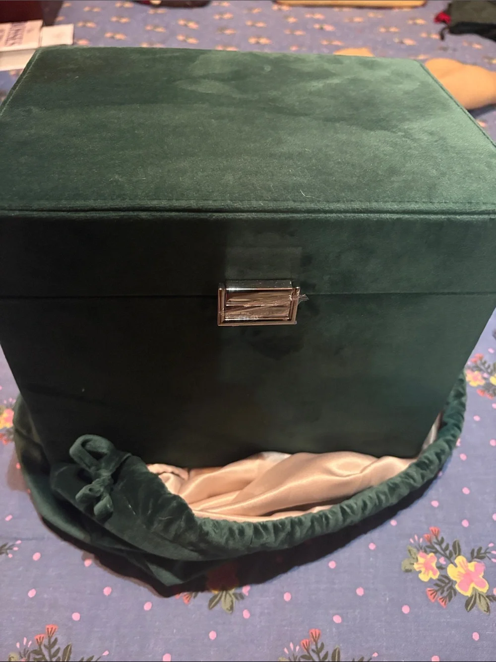 La Mer Green Velvet Jewelry Organizer Box with Cream Interior and Mirror